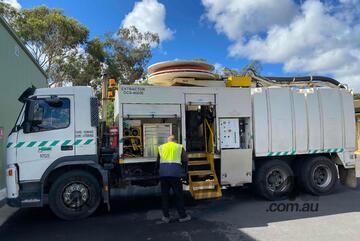 DCS Extractor 4660E Vacuum Jetting Combination Truck DCS Extractor 4660E Vacuum Jetting Combination Truck