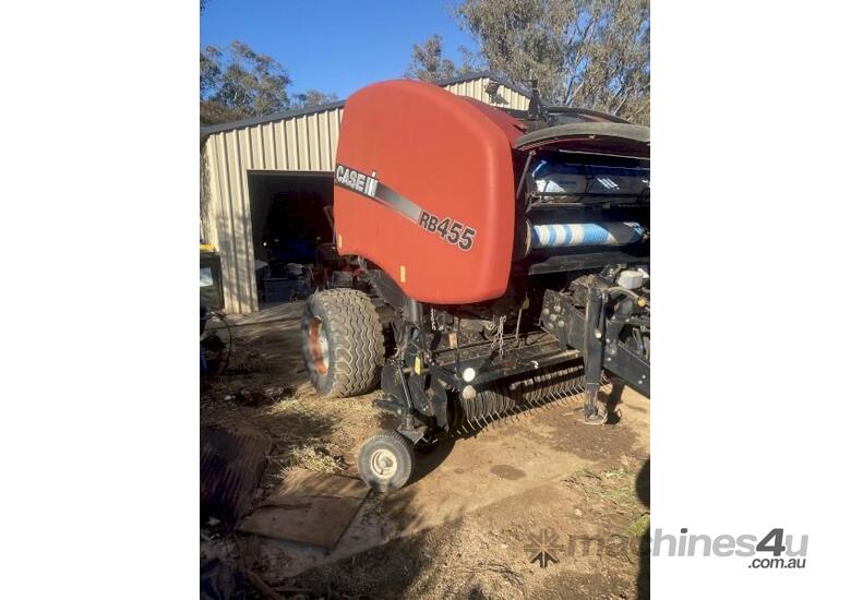 caption 2016 Case IH RB455 Round Hay Bale