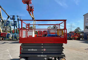 SkyJack SJ4626 Electric Scissor Lift - 9.92m Height
