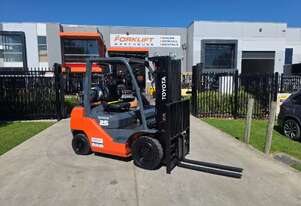 Toyota Forklift 2.5T Container Mast with Tyne Positioners (Unit#:U977)