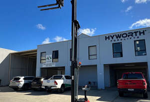 Hyworth 1.4T Compact Walkie Reach Stacker lifts to 5.5m FOR SALE