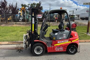 Forklift Manitou 2017 With hydraulic fork spreader 500 to 2000mm 2.5 Tonne 2900hrs