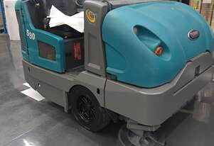 Tennant   S30 Ride on Sweeper