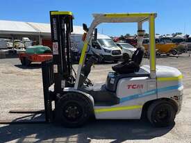 TCM FD30T3K Forklift - picture2' - Click to enlarge