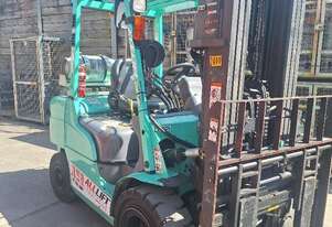 Mitsubishi FGE35 Heavy-Duty Power with Fork Positioner!