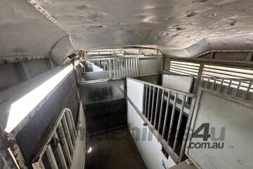 1984 TM Single-Axle Horse Float Trailer