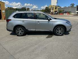 2018 Mitsubishi Outlander ES ADAS FWD Wagon (Petrol) (Auto) (Ex-Defence) - picture0' - Click to enlarge
