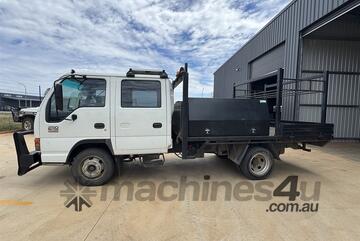 2005 Isuzu NPR 250 Crew