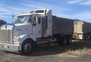 2012 Kenworth T409 SAR + 2007 Lusty EMS Quad Dog Trailer.