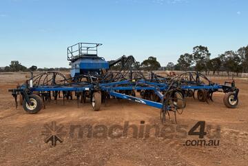 New Holland ST830 Air Seeder with SC180 Bin