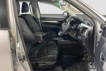 Toyota 2022   Hilux SR5 Diesel