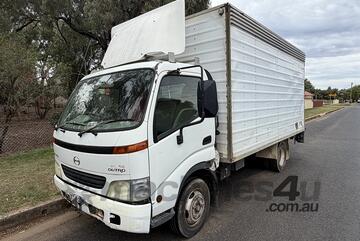 Hino 2002   DUTRO PANTECH