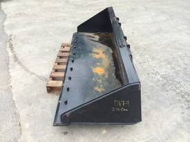 2140MM GP BUCKET WITH BOLT ON EDGE SUIT SKID STEER D179 - picture2' - Click to enlarge