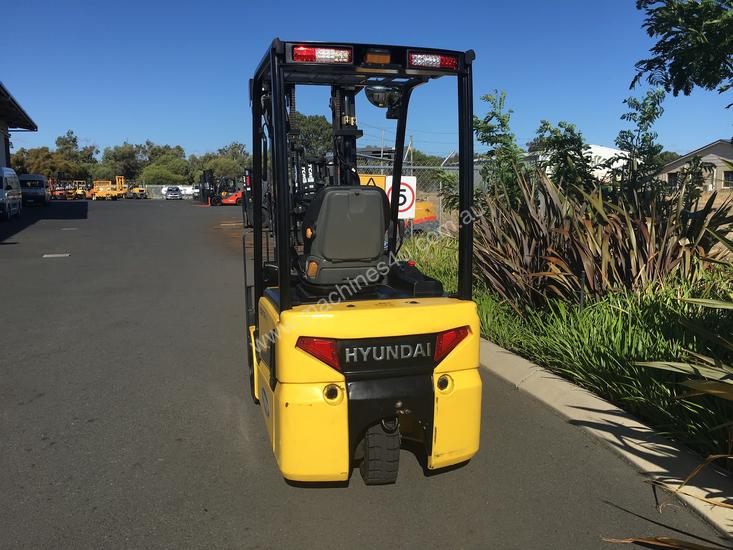 caption Hyundai Electrric Forklift BTR15 1.5T