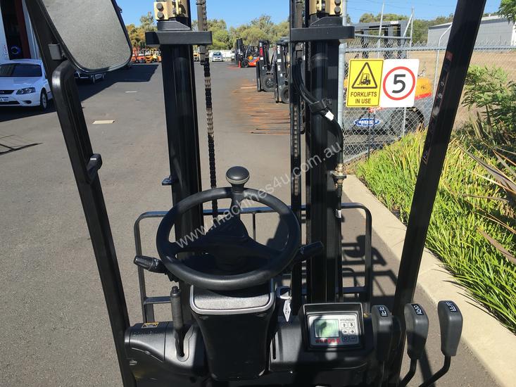 caption Hyundai Electrric Forklift BTR15 1.5T