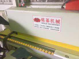 EdgeBander machine . Hardly Used. Almost Brand New - picture0' - Click to enlarge