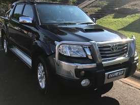Toyota Hilux SR5 4x4 Dual Cab - picture0' - Click to enlarge