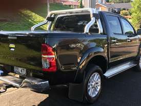 Toyota Hilux SR5 4x4 Dual Cab - picture1' - Click to enlarge