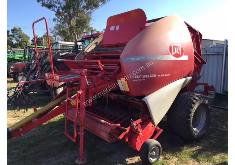 caption Welger RP435 Baler