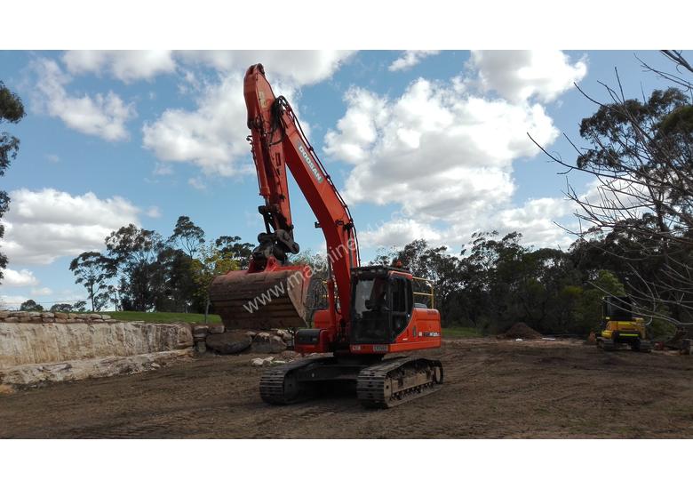 caption Excavator Doosan DX225LC