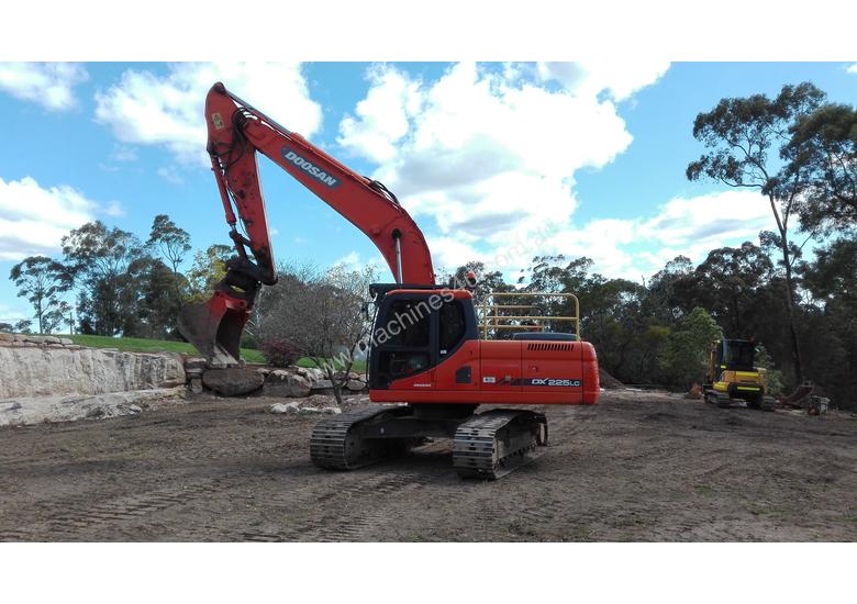 caption Excavator Doosan DX225LC