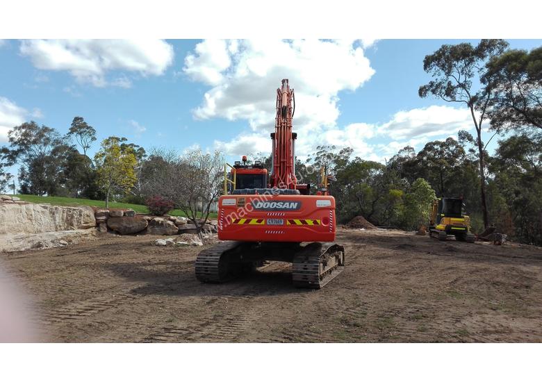 caption Excavator Doosan DX225LC