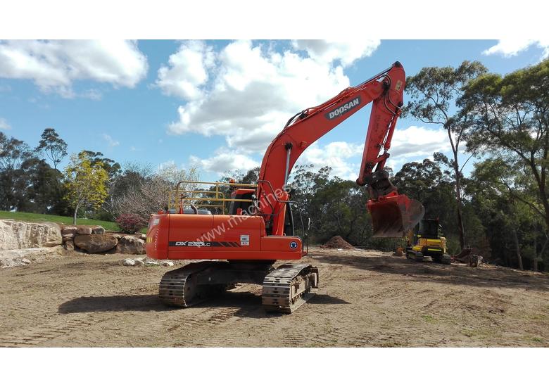 caption Excavator Doosan DX225LC