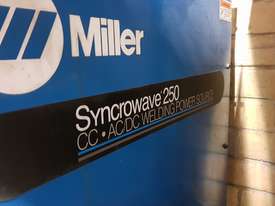 Miller Syncrowave 250 ac/dc welder  - picture0' - Click to enlarge