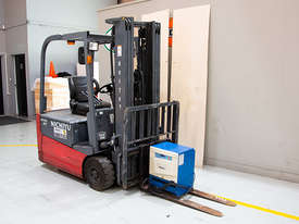 1.4T Battery Electric 3 Wheel Battery Electric Forklift - picture0' - Click to enlarge
