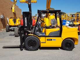 New 5 tonne LPG  container entry forklift - picture0' - Click to enlarge