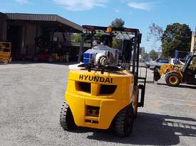 New 5 tonne LPG  container entry forklift - picture2' - Click to enlarge