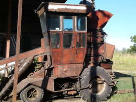 SUGAR CANE HARVESTER - picture0' - Click to enlarge