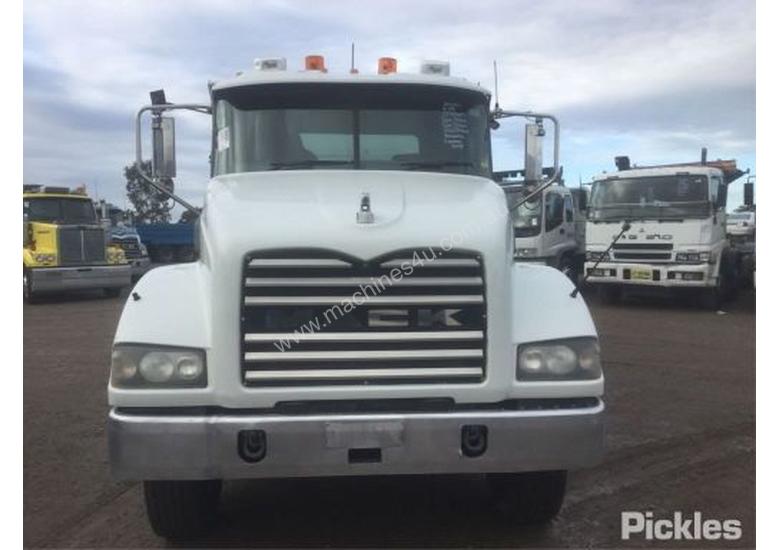 caption 2009 Mack Granite