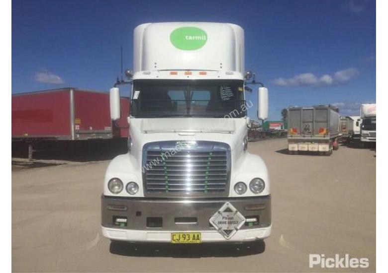 caption 2011 Freightliner Century Class C112