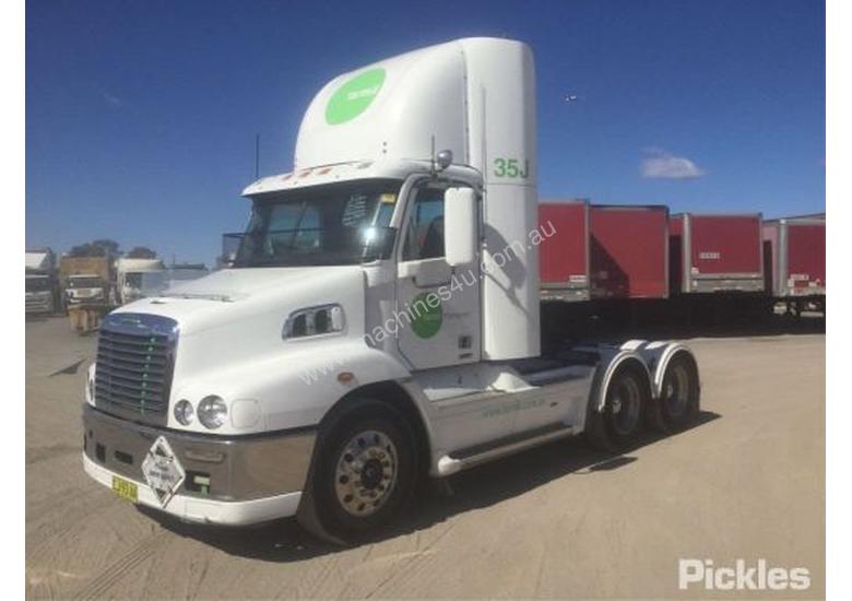 caption 2011 Freightliner Century Class C112