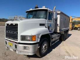 2003 Mack CH - picture2' - Click to enlarge