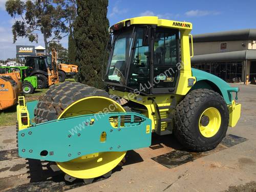 Ammann ASC110 single drum roller with pad foot kit