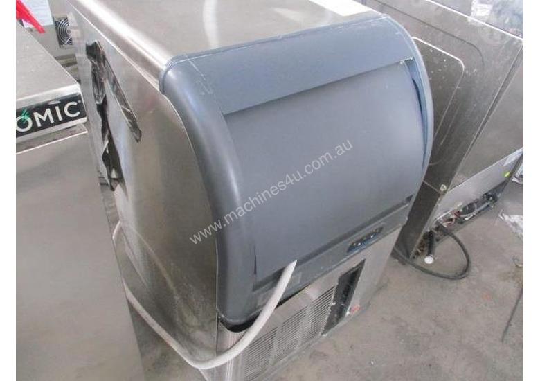 caption Deluxe ICE Machine