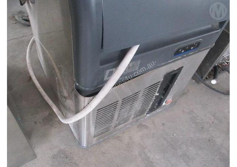 caption Deluxe ICE Machine