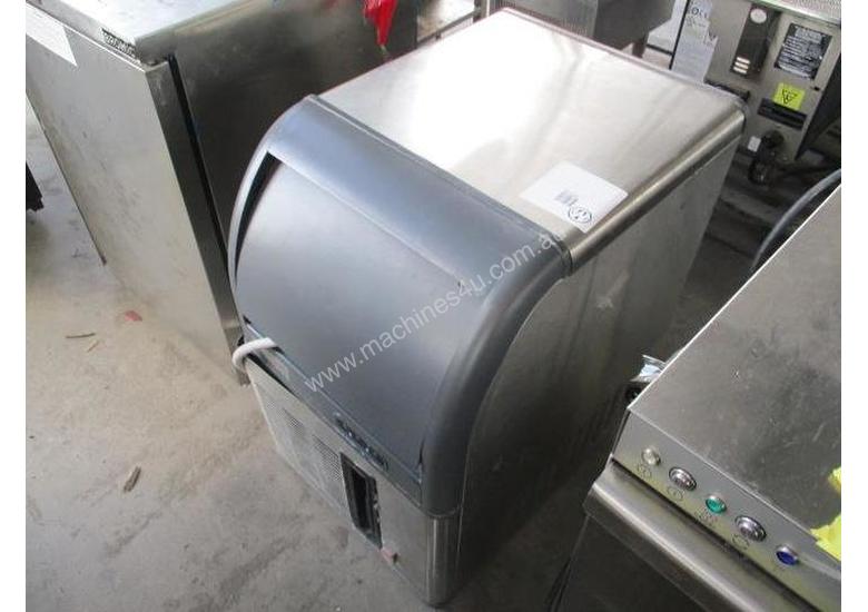 caption Deluxe ICE Machine