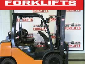 TOYOTA FORKLIFTS 32-8FG25 S/N 32893 DELUXE EFI ENGINE Factory in built weight gauge  - picture0' - Click to enlarge