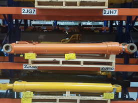 Hitachi EX220-5 Arm Cylinder - picture0' - Click to enlarge
