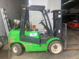 3ton Container Mast Forklift - picture0' - Click to enlarge