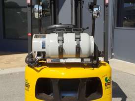 Yale 2000kg LPG Forklift with 4800mm 3 Stage Container Mast - picture2' - Click to enlarge