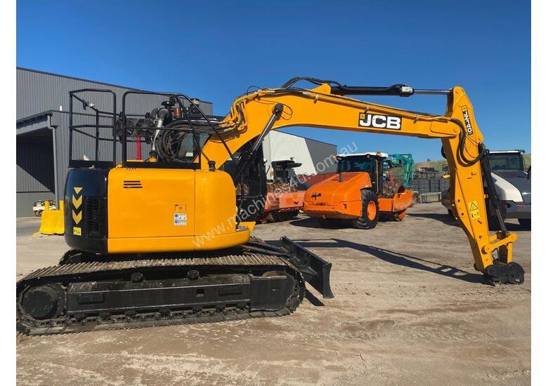 caption 2016 JCB JZ140DLC U3826