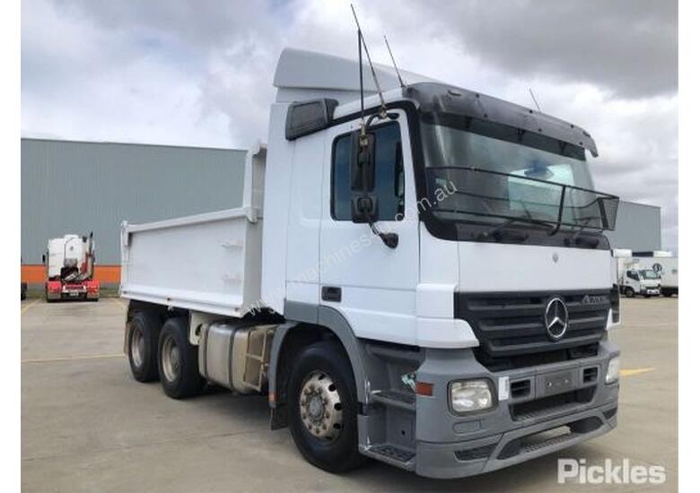caption 2007 Mercedes Benz Actros