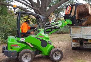 Avant 523 Articulated Mini Loader w Telescopic Boom & Log Grab