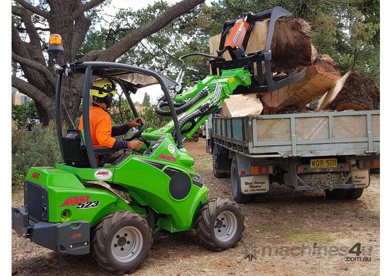 Avant 523 Articulated Mini Loader w Telescopic Boom & Log Grab