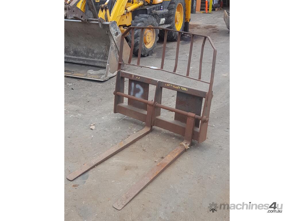 Used digga Used Skid Steer Pallet Forks In used condition Skid Steer