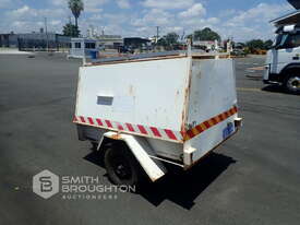 2001 LOADSTAR SINGLE AXLE ENCLOSED TRAILER - picture1' - Click to enlarge